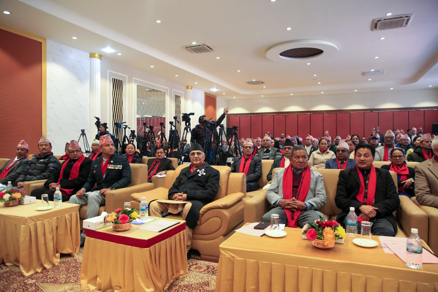 नेपोनको ३५औँ स्थापना दिवसमा विचार गोष्ठी, एमाले अध्यक्ष ओलीसहित नेताहरूको उपस्थिति नेपोनको ३५औँ स्थापना दिवसमा विचार गोष्ठी, एमाले अध्यक्ष ओलीसहित नेताहरूको उपस्थिति