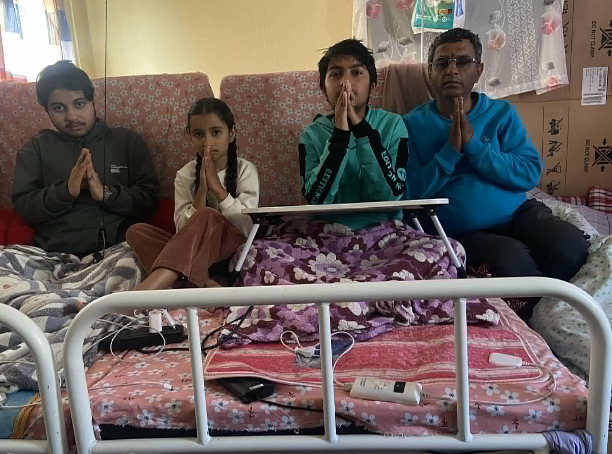 जन्मदिनको अवसरमा गीतकार डा.अधिकारीले गरे आर्थिक सहयोग