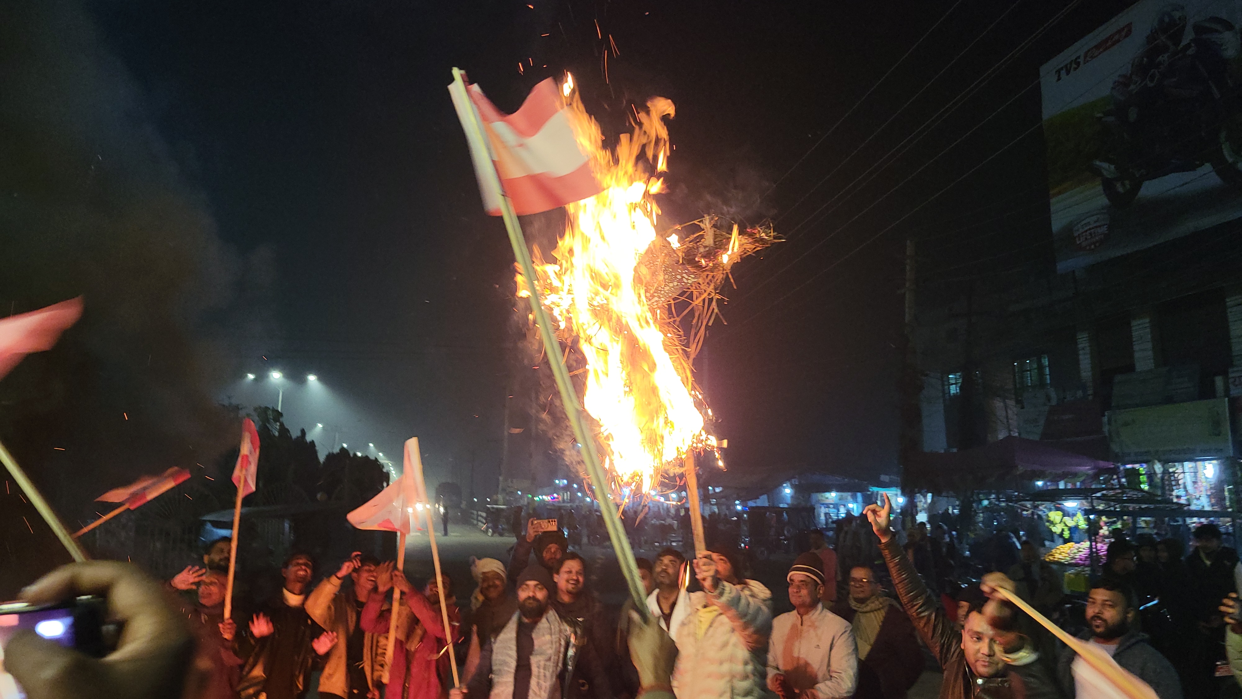 जनकपुरधाममा गगन थापाको पुतला दहन