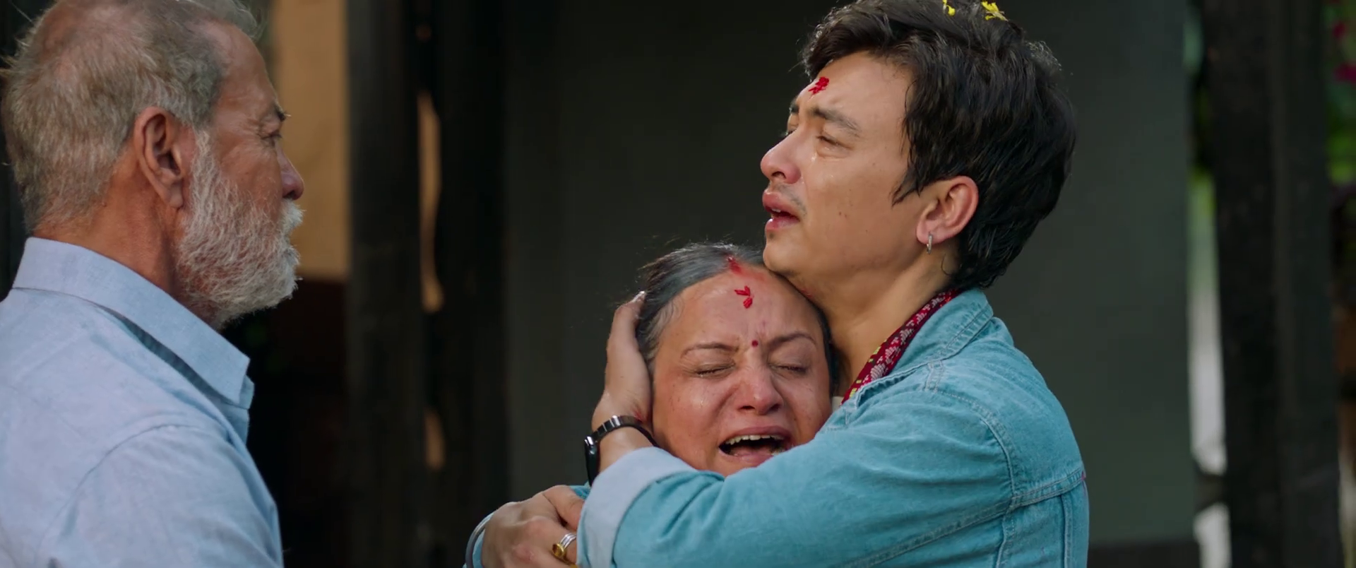 ‘आ बाट आमा’को गीतमा नौ डाँडा काटेर जाने पिडाको वेदना