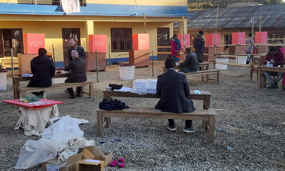 फागुन २१ प्रतिनिधिसभा निर्वाचनका लागि २ लाख २१ हजार कर्मचारी खटिने फागुन २१ प्रतिनिधिसभा निर्वाचनका लागि २ लाख २१ हजार कर्मचारी खटिने