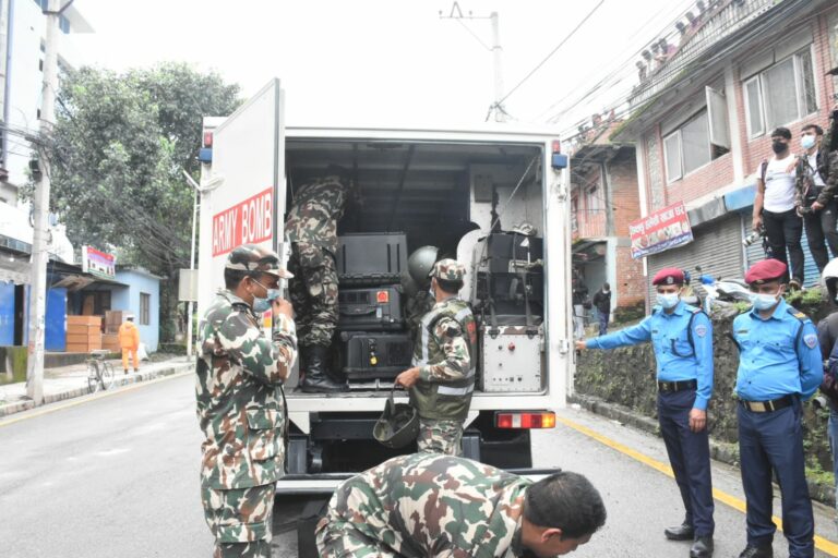 ठाउँ ठाउँमा भेटिन थाल्यो शंकास्पद वस्तु, सेनालाई भ्यान नभ्याई ठाउँ ठाउँमा भेटिन थाल्यो शंकास्पद वस्तु, सेनालाई भ्यान नभ्याई