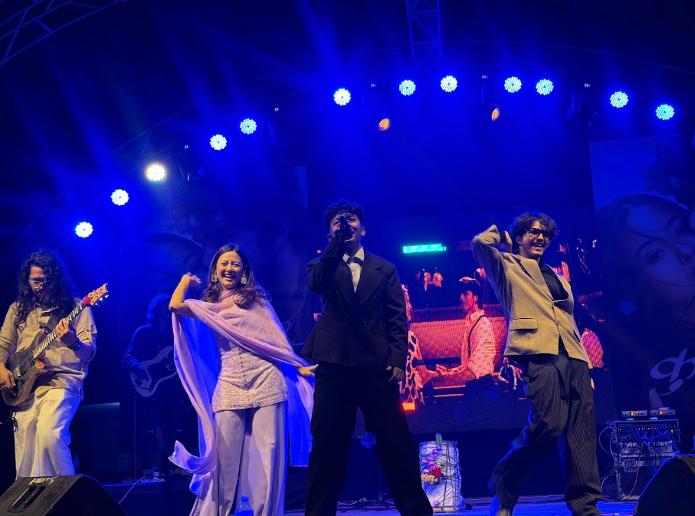 पूर्वी नेपालमा 'कुमारी'मय माहौल: केहरको गीत र अबिषेक र आकृतिको नृत्यमा झुम्यो पूर्व, गृह नगरमा भावुक बने अबिषेक पूर्वी नेपालमा 'कुमारी'मय माहौल: केहरको गीत र अबिषेक र आकृतिको नृत्यमा झुम्यो पूर्व, गृह नगरमा भावुक बने अबिषेक