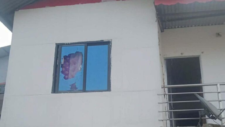 बालेनको झापा–५ मा रहेको सम्पर्क कार्यालयमा तोड्फोड