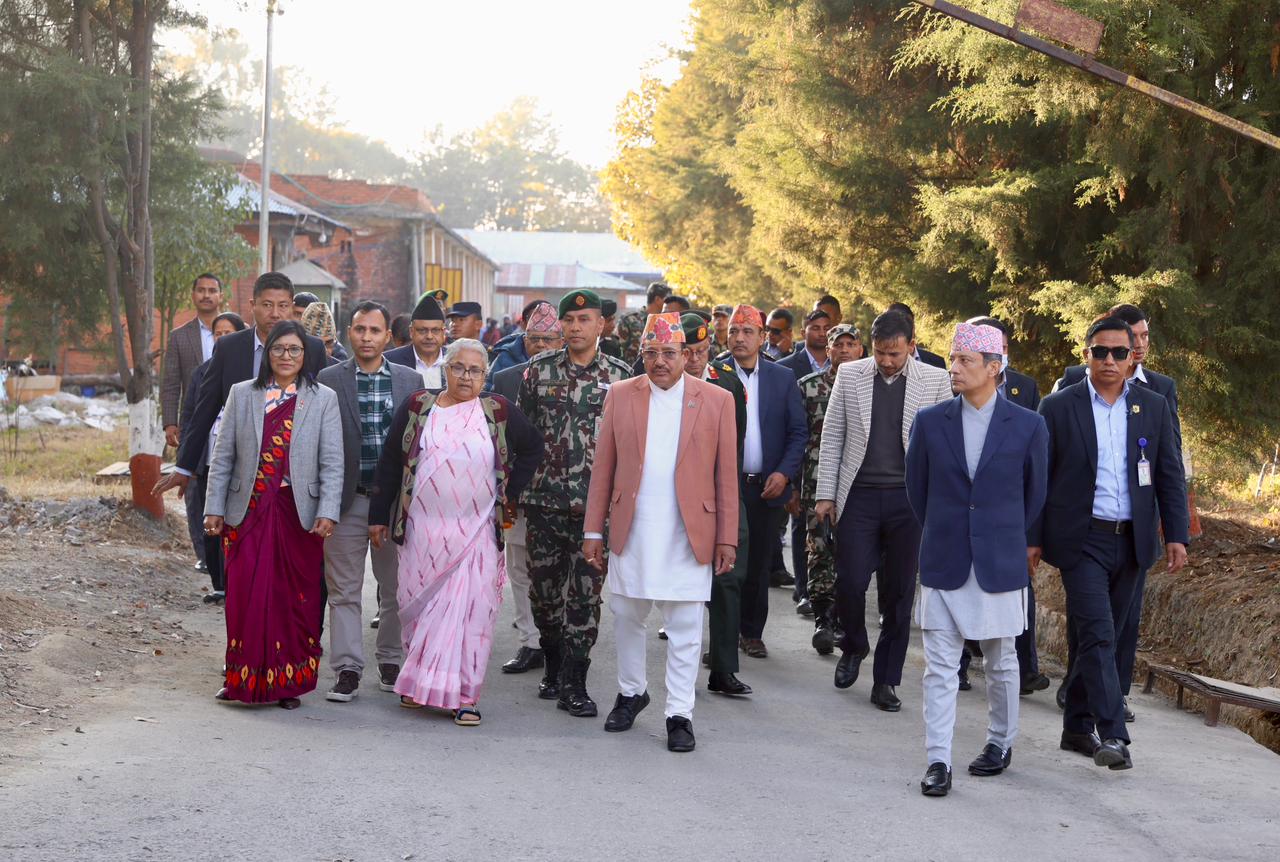 प्रधानमन्त्री कार्कीले लिइन मतपत्र छपाइको प्रगतिबारे जानकारी