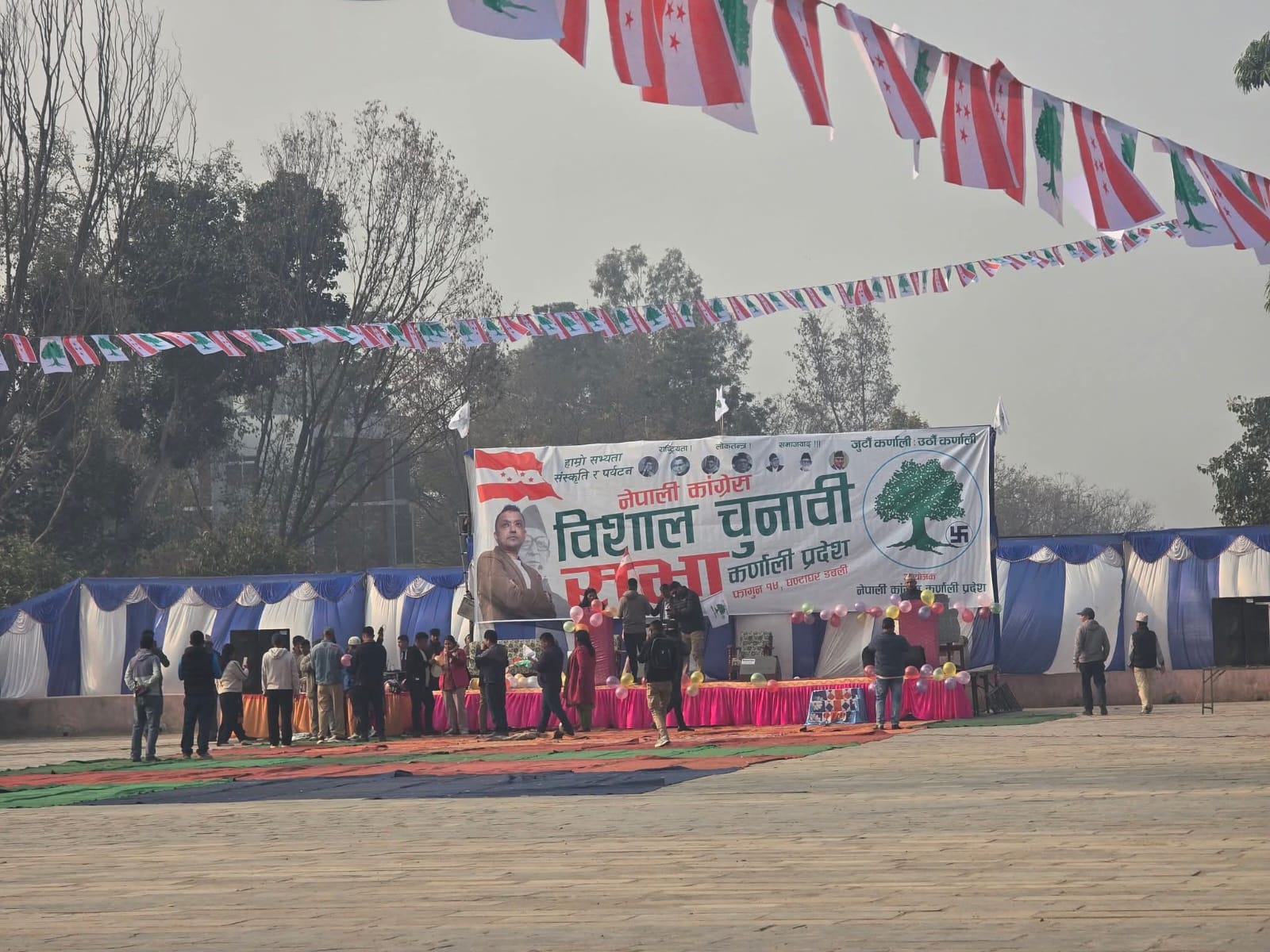 कर्णालीमा कांग्रेसले शक्ति प्रदर्शन गर्दै कर्णालीमा कांग्रेसले शक्ति प्रदर्शन गर्दै
