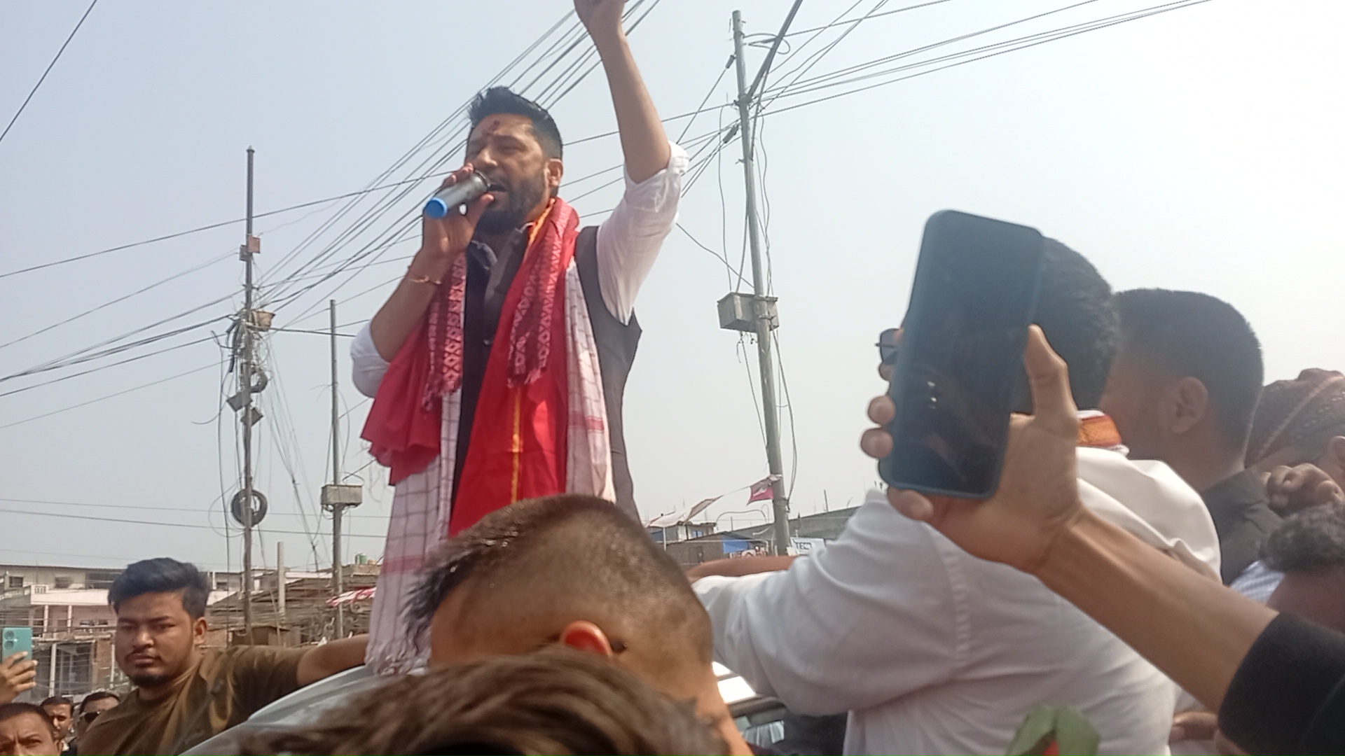 सिरहाको गोलबजारमा रास्वपा सभापति रवि लामिछानेलाई भव्य स्वागत