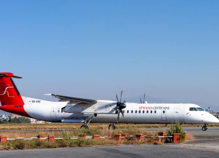  श्रीएयरलान्सकाे विमान भद्रपुर बिमानस्थलमा अवतरण क्रममा  टायर पंचर