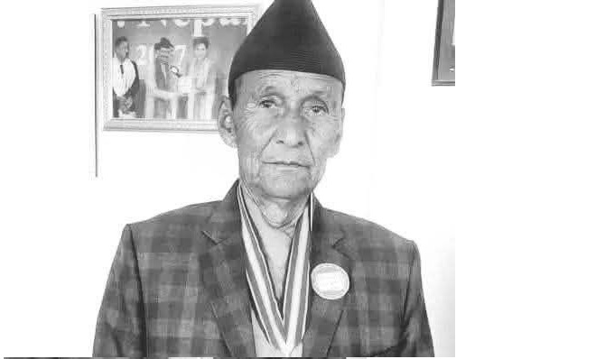 घरको छतबाट खसेर एमाले नेतृ कोमलका बुवाको मृत्यु