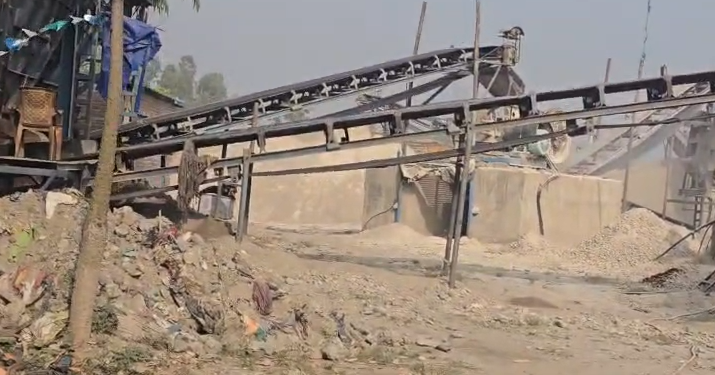 वर्षौँदेखि अवैध रूपले सञ्चालित सर्लाहीको एक क्रसर उद्योग बन्द वर्षौँदेखि अवैध रूपले सञ्चालित सर्लाहीको एक क्रसर उद्योग बन्द