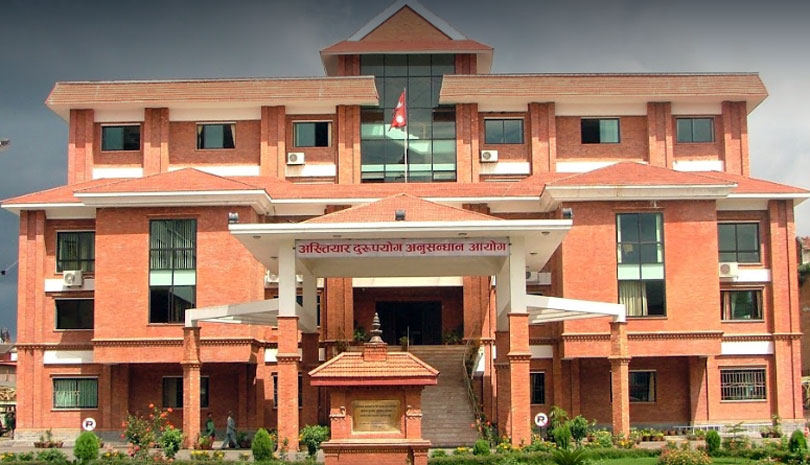 पूर्वआयुक्त पाठकविरुद्धको भ्रष्टाचार मुद्दा ‘हेर्न नमिल्ने’ सूचीमा