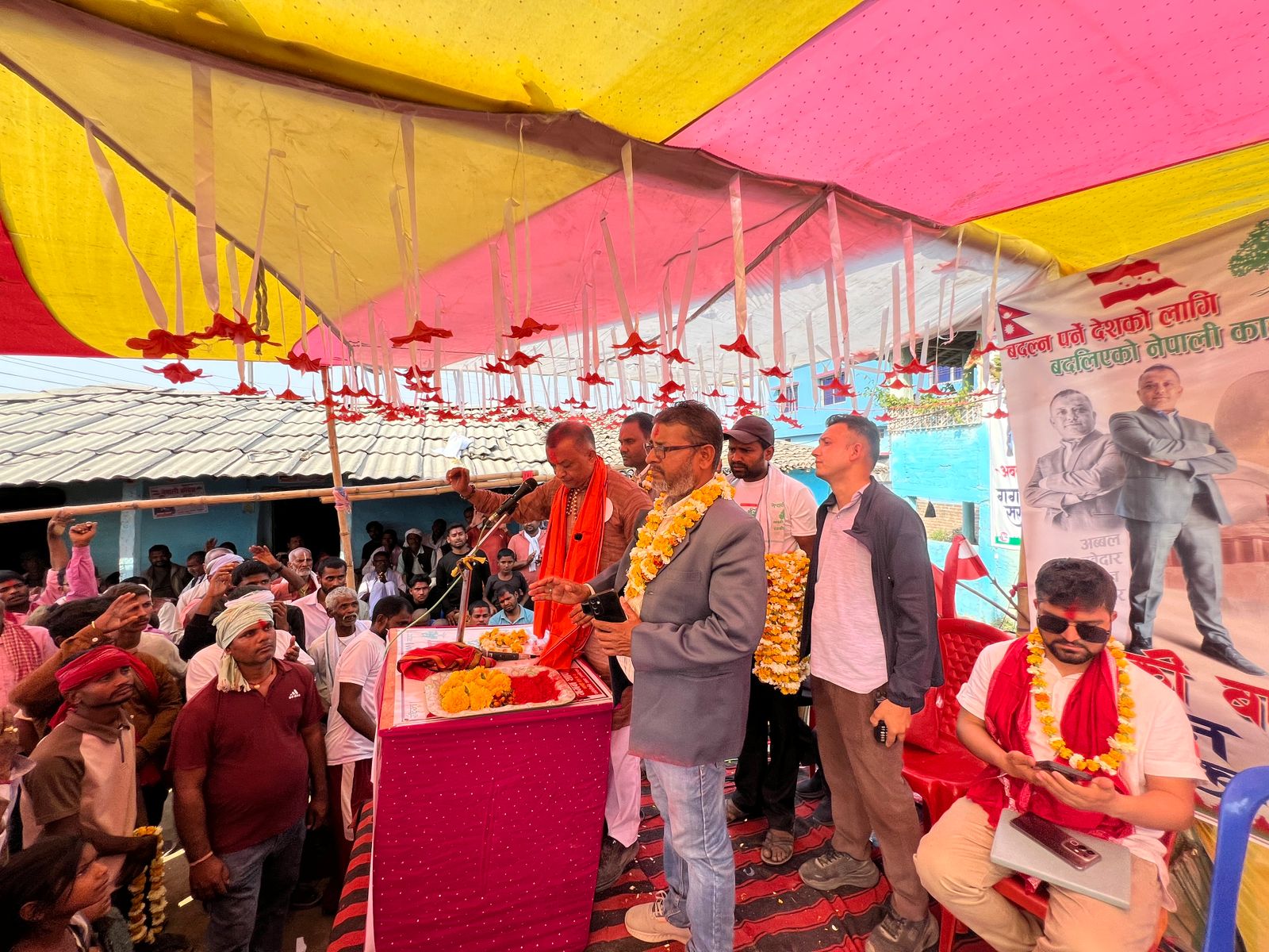 बहुजन पार्टीका वरिष्ठ नेता पासवानसहित सयौँको संख्या कांग्रेसमा प्रवेश बहुजन पार्टीका वरिष्ठ नेता पासवानसहित सयौँको संख्या कांग्रेसमा प्रवेश