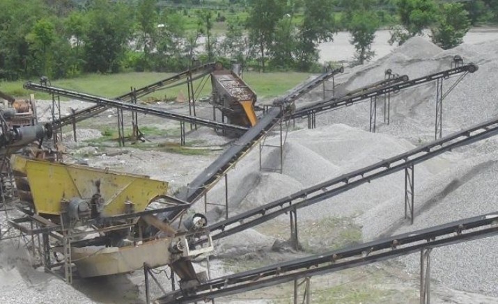 वर्षौँदेखि अवैध रूपमा सञ्चालनमा रहेको क्रसर उद्योग बन्द