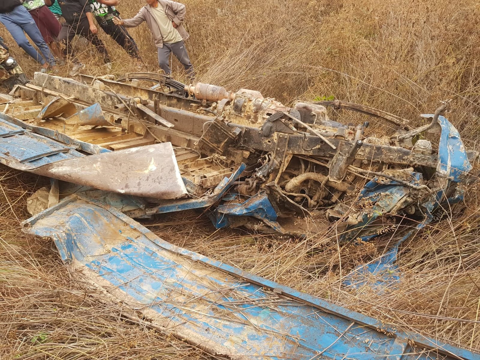 रामेछापमा निर्वाचन कर्मचारी र सामाग्री बोकेको गाडी दुर्घटना रामेछापमा निर्वाचन कर्मचारी र सामाग्री बोकेको गाडी दुर्घटना