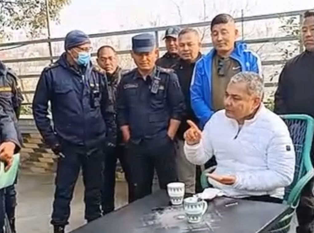 दुर्गा प्रसाईं भक्तपुर आफ्नै निवासबाट पक्राउ दुर्गा प्रसाईं भक्तपुर आफ्नै निवासबाट पक्राउ