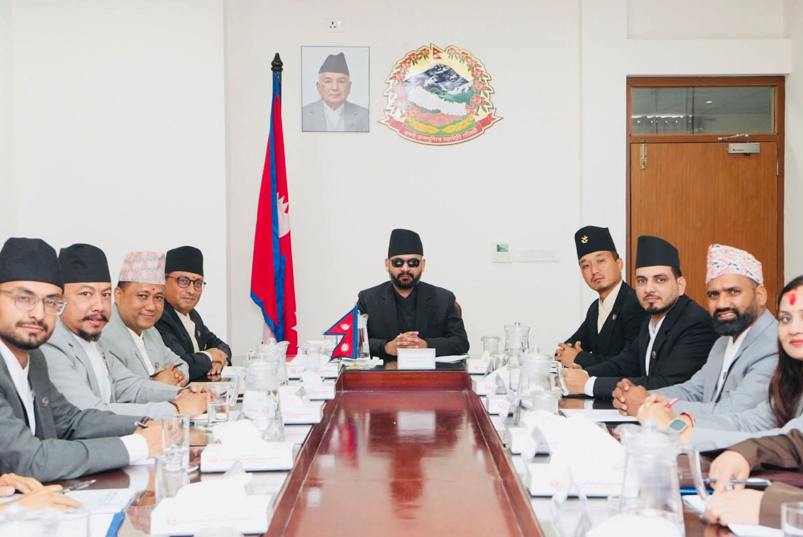 सरकारले सार्वजनिक गर्‍यो शासकीय सुधारसम्बन्धी १ हजार ४९ पेजको प्रतिवेदन