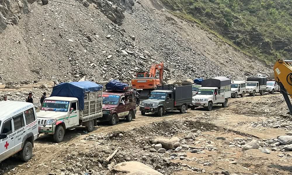 शुक्रबार बाट अवरुद्ध भएको बीपी राजमार्ग खुल्यो