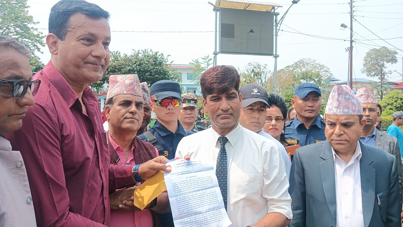 एमाले चितवनद्वारा ओली–लेखकको रिहाइ र उच्चस्तरीय छानबिन आयोग गठनको माग एमाले चितवनद्वारा ओली–लेखकको रिहाइ र उच्चस्तरीय छानबिन आयोग गठनको माग