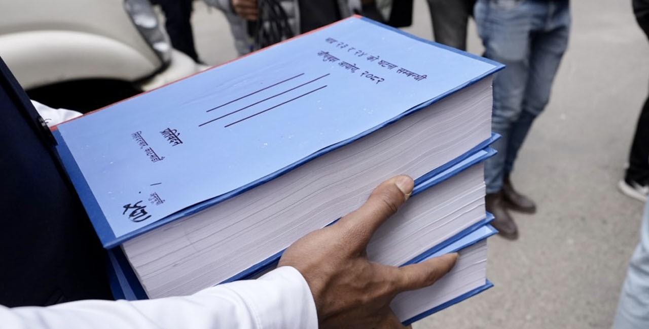 पूर्वन्यायाधीश कार्की आयोगले बुझायो प्रधानमन्त्रीलाई प्रतिवेदन