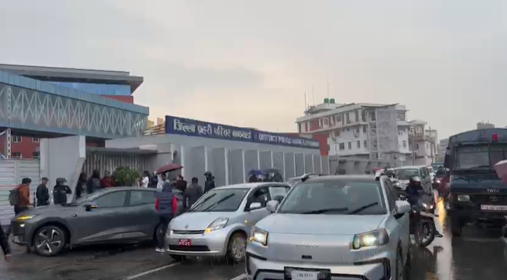 पक्राउ पछि केपी ओली जिल्ला प्रहरी परिसर काठमाडौंमा