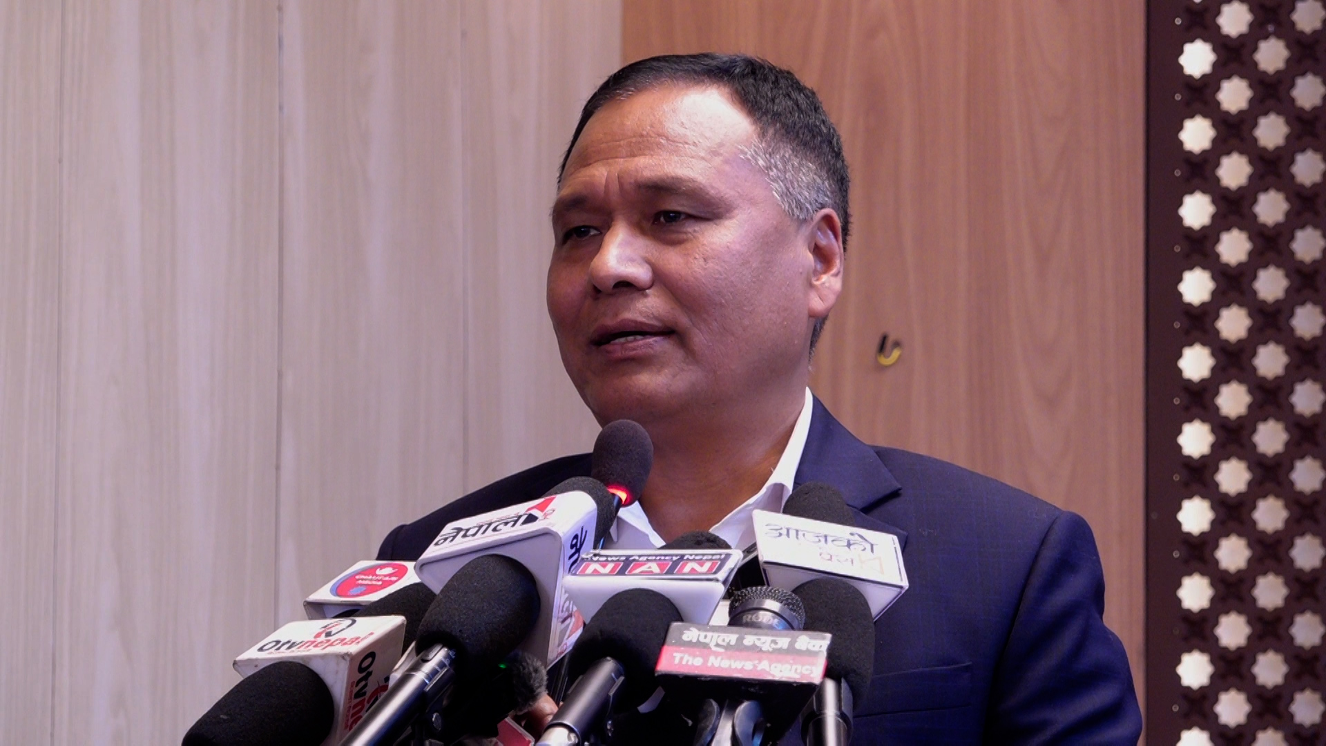 उज्यालो नेपाल पार्टीले अब सडकबाट सरकार चलाउने छः कुलमान घिसिङ