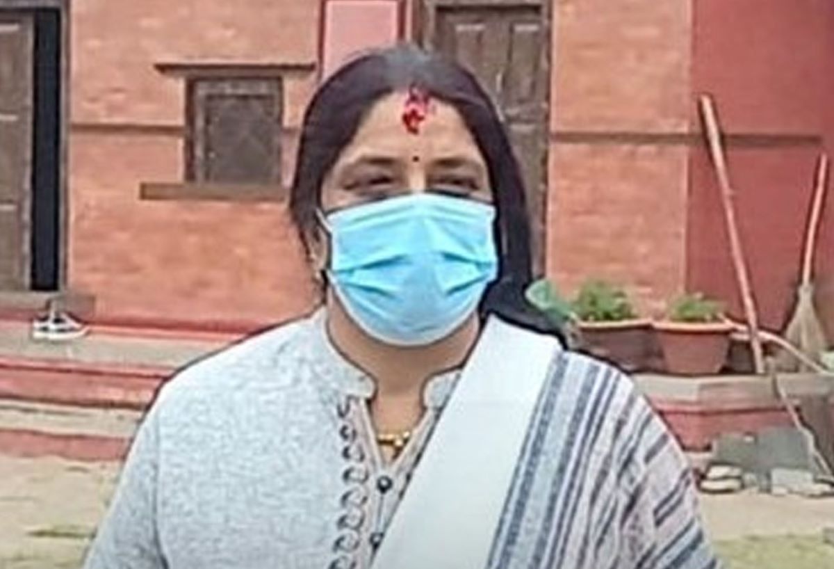 ऋण नदिएको भन्दै बैंक मेनेजरमाथि हातपात गर्ने महिला पक्राउ