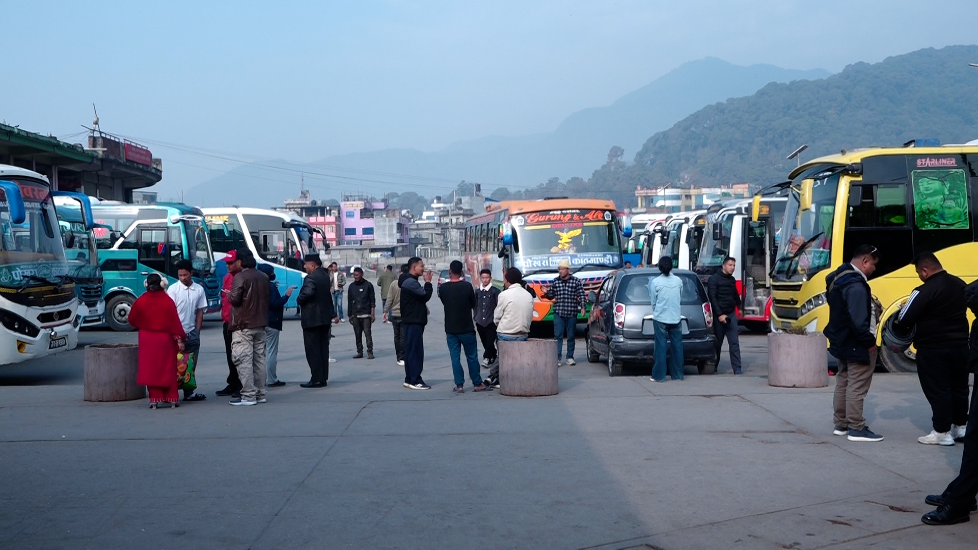 काठमाडौं उपत्यका छाड्ने यात्रुको संख्या बढ्यो, बुधबारसम्म नौं लाख बाहिरिने अनुमान काठमाडौं उपत्यका छाड्ने यात्रुको संख्या बढ्यो, बुधबारसम्म नौं लाख बाहिरिने अनुमान