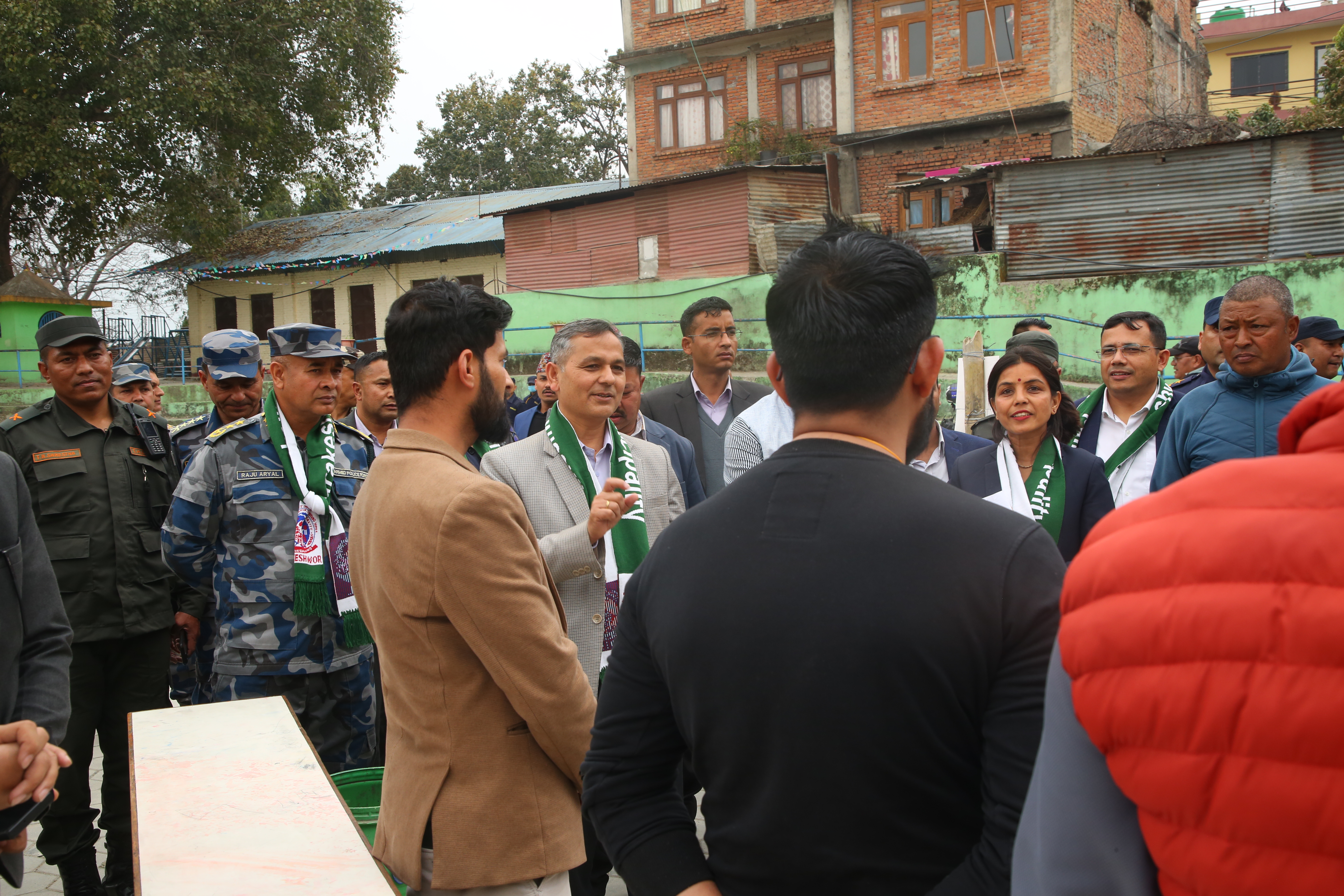 तार्केश्वर नगरपालिकाको मतदान स्थल अनुगमनमा पुगे गृहमन्त्री