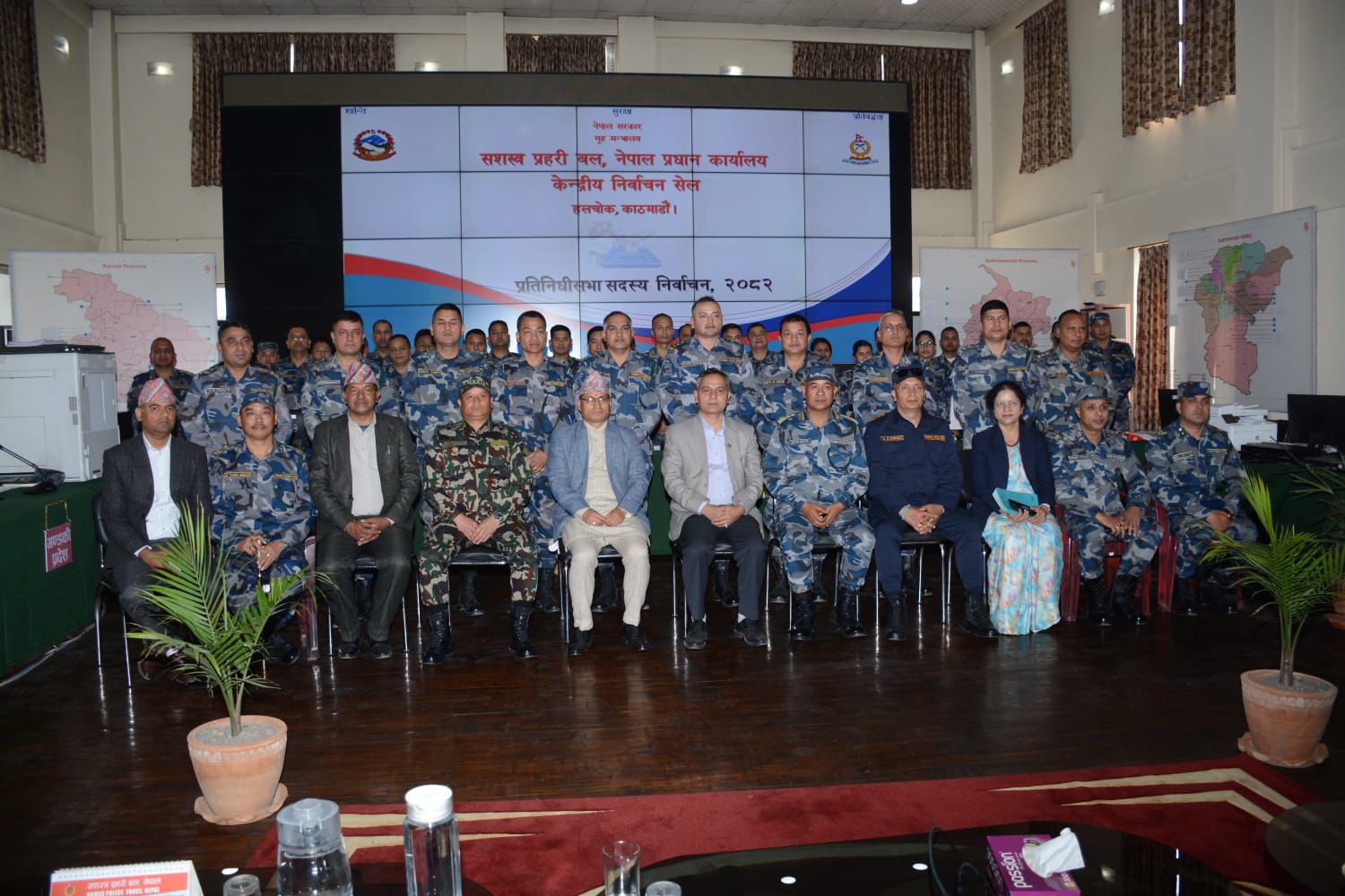 गृहमन्त्री अर्यालसहित उच्च अधिकारीबाट उपत्यकाका विभिन्न मतदान स्थलको अनुगमन