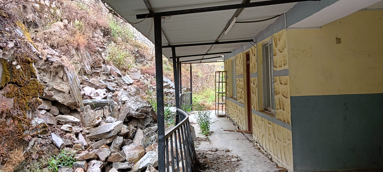 सञ्चालनमा नआउँदै भत्कियो प्रसूति केन्द्रको भवन सञ्चालनमा नआउँदै भत्कियो प्रसूति केन्द्रको भवन