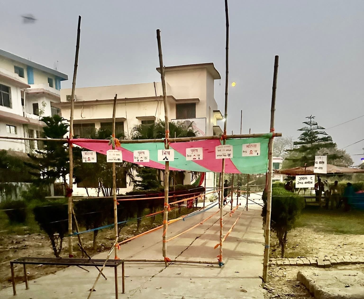 रौतहटमा प्रतिनिधिसभा निर्वाचनका लागि उत्साहपूर्ण मतदान सुरु, १० हजार सुरक्षाकर्मी परिचालन