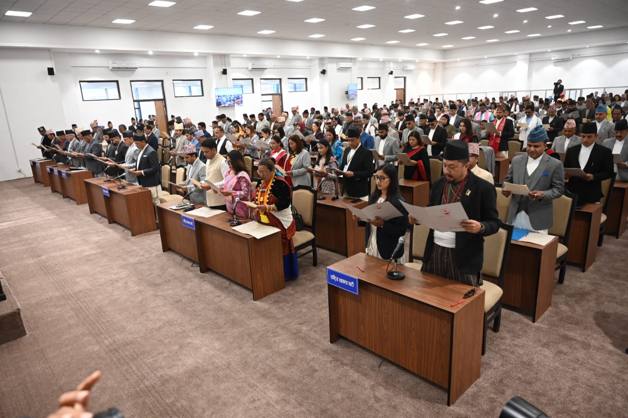 नवनिर्वाचित २७४ जना सांसदले लिए शपथ नवनिर्वाचित २७४ जना सांसदले लिए शपथ