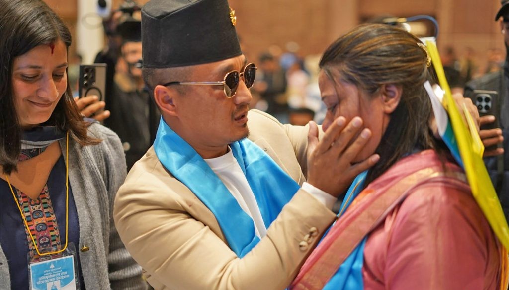 सुधन गुरुङ देखेर भक्कानिइन् जेनजी शहीद रसिककी आमा सुधन गुरुङ देखेर भक्कानिइन् जेनजी शहीद रसिककी आमा