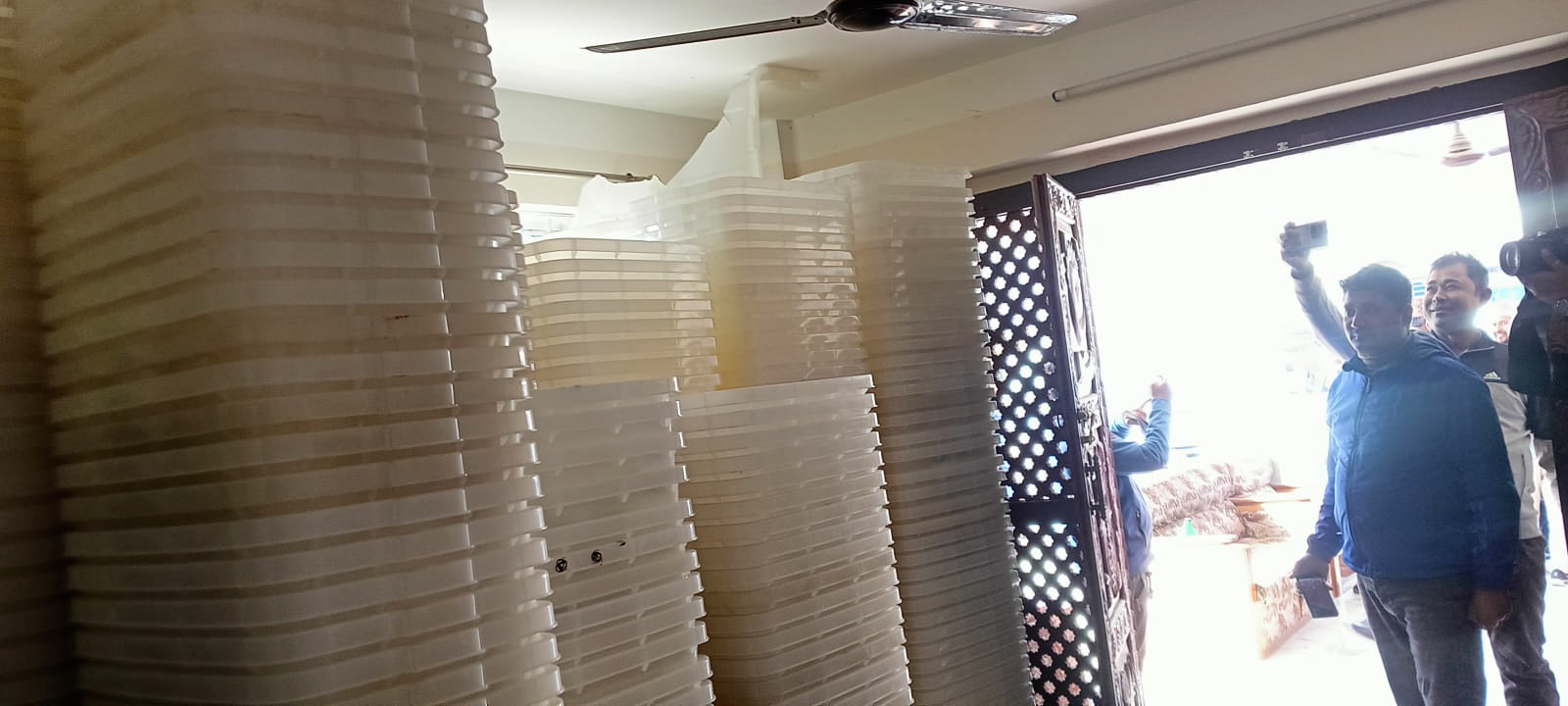 रामेछापका तीन मतदान केन्द्रमा पुनस् कर्मचारी र निर्वाचन सामग्री पठाइयो