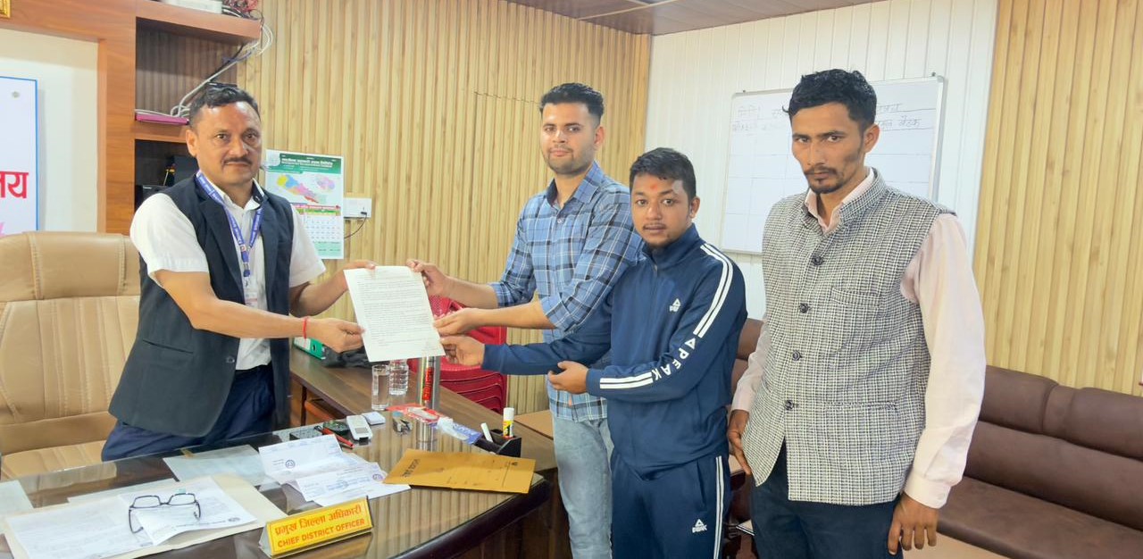 धनगढीमा रात्रीकालीन व्यवसाय सञ्चालन गर्न माग, रास्वपाका युवा नेताहरुले बुझाए ज्ञापन