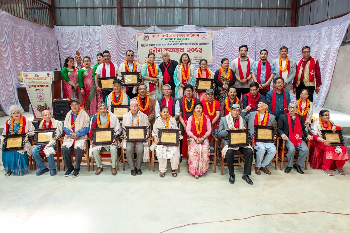 राष्ट्रिय योगदान दिने ३२ जना वडावासीलाई २७ वडा कार्यालयबाट सम्मान