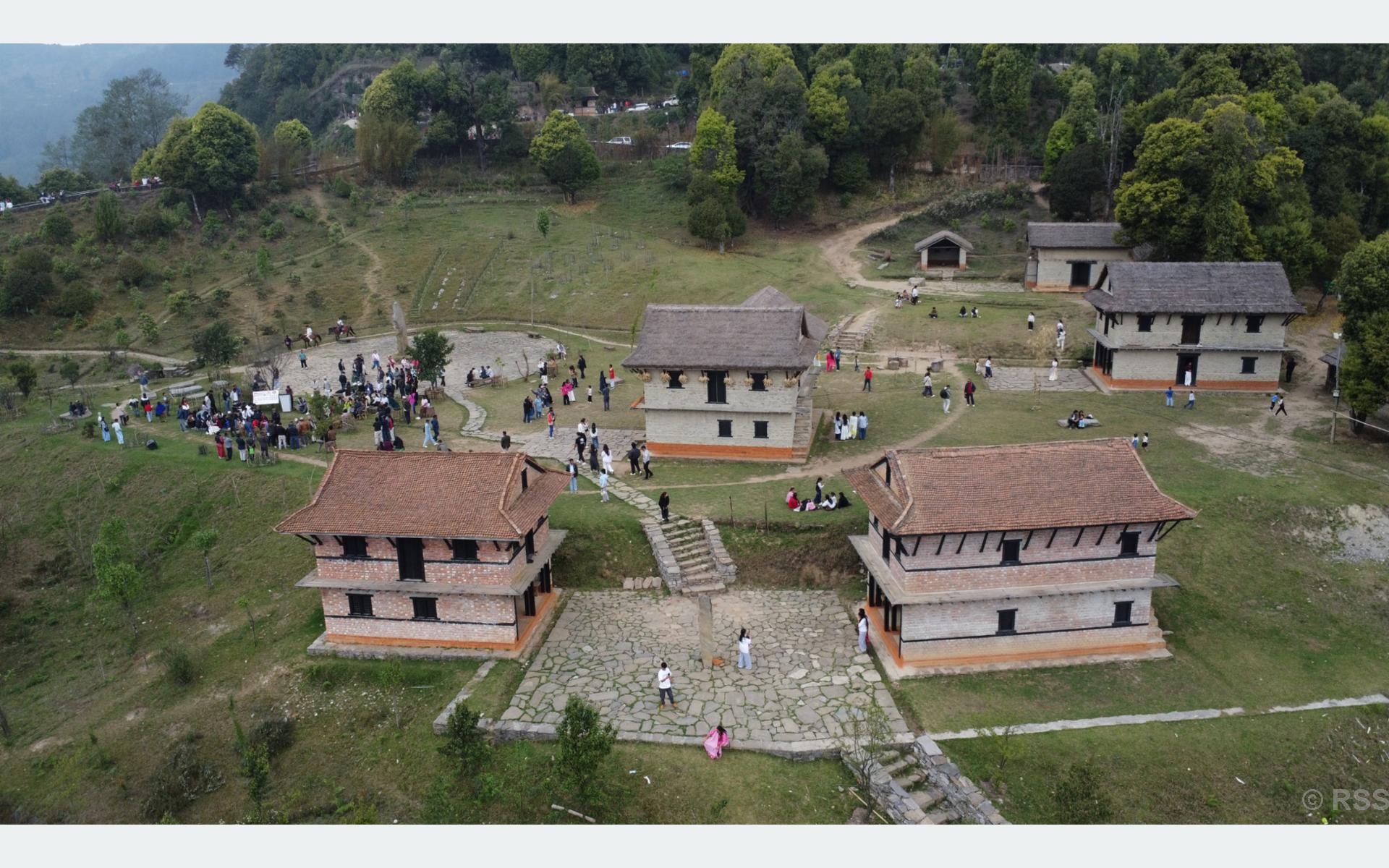 लालीगुराँस महोत्सवमा साहित्यमय बन्यो चोत्लुङ पार्क