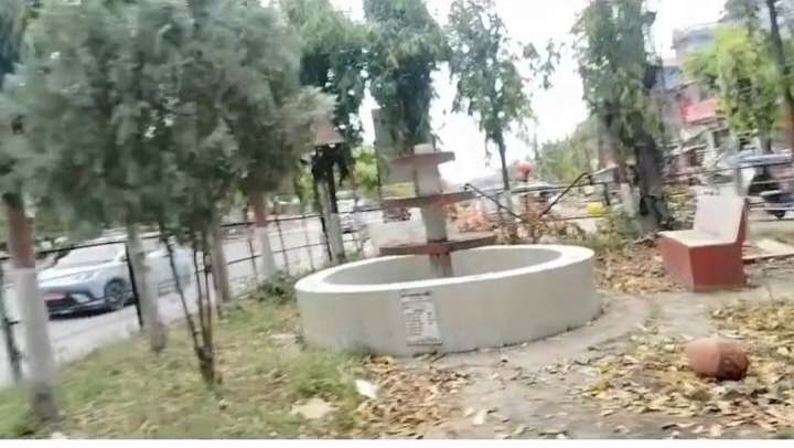 चन्द्रपुरको मुख्य चोकमा रहेको पार्क बन्दै कुरुपस् संरक्षणको अभावमा संरचना बेवारिसे चन्द्रपुरको मुख्य चोकमा रहेको पार्क बन्दै कुरुपस् संरक्षणको अभावमा संरचना बेवारिसे