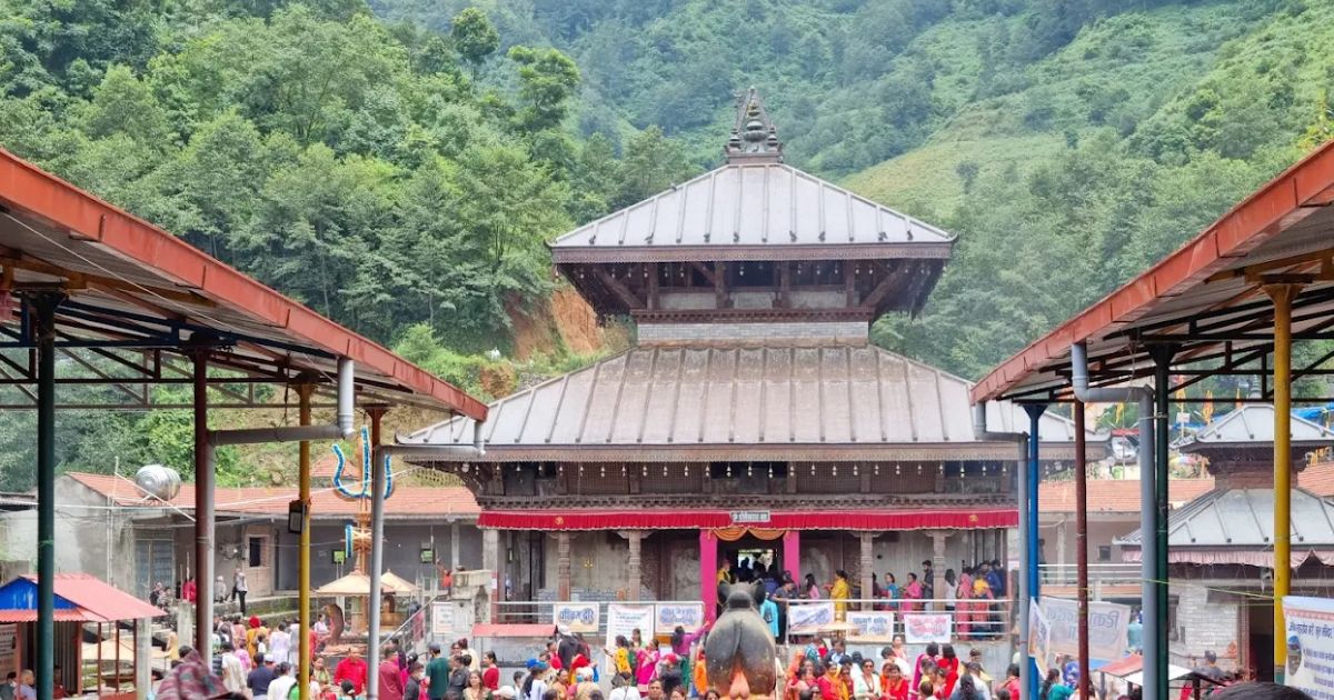 अक्षय तृतीयाः डोलेश्वरमा दर्शनार्थीको  घुइचो