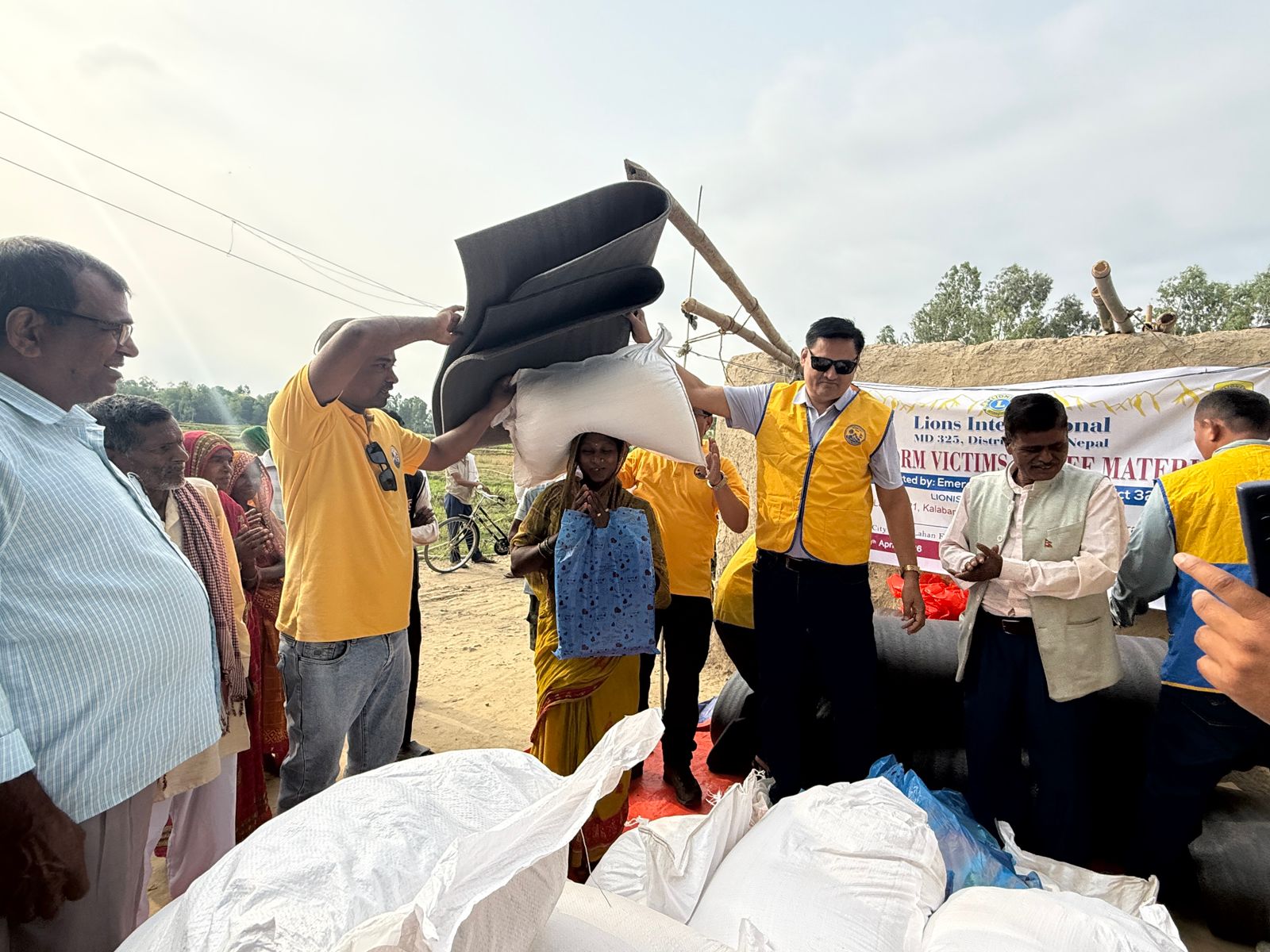 हावाहुरीपछि लहानमा सक्रिय लायन्स क्लब, २५ परिवारलाई राहत