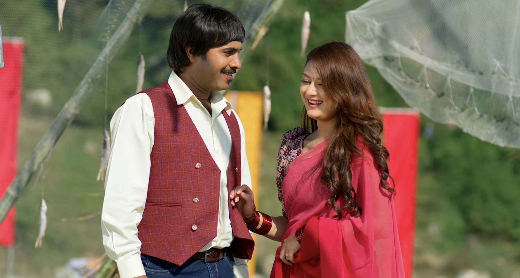 ‘मालती मंगले’को दोस्रो गीत ‘ढुङ्गा माथि लेऊ’ सार्वजनिक, विजय र वर्षा देखिए शाहरुख-काजोलको अवतारमा