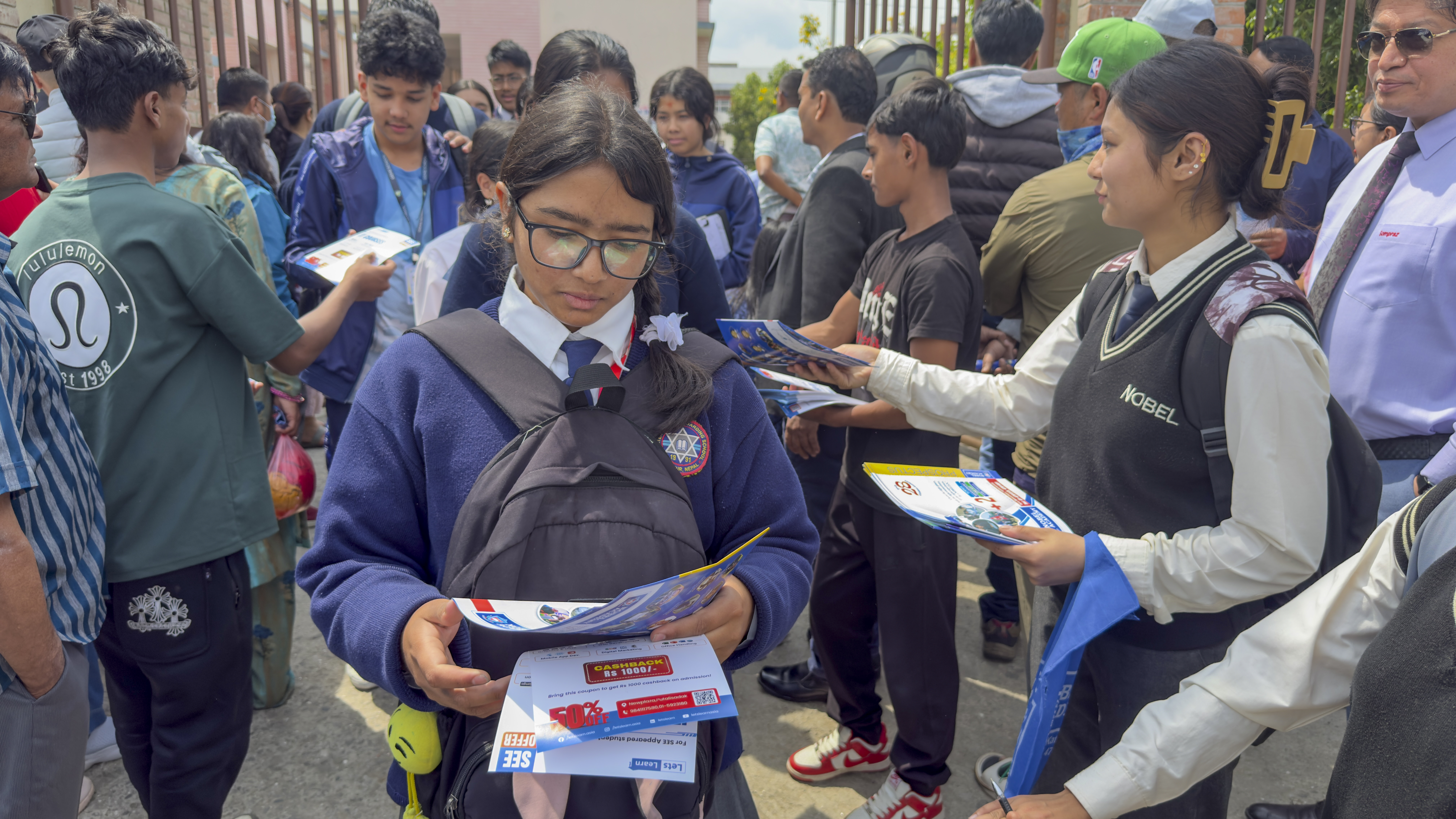 परीक्षा केन्द्रमै नोबेल एकेडेमीको प्रचार, परीक्षा दिइरहेका विद्यार्थी प्रभावित परीक्षा केन्द्रमै नोबेल एकेडेमीको प्रचार, परीक्षा दिइरहेका विद्यार्थी प्रभावित