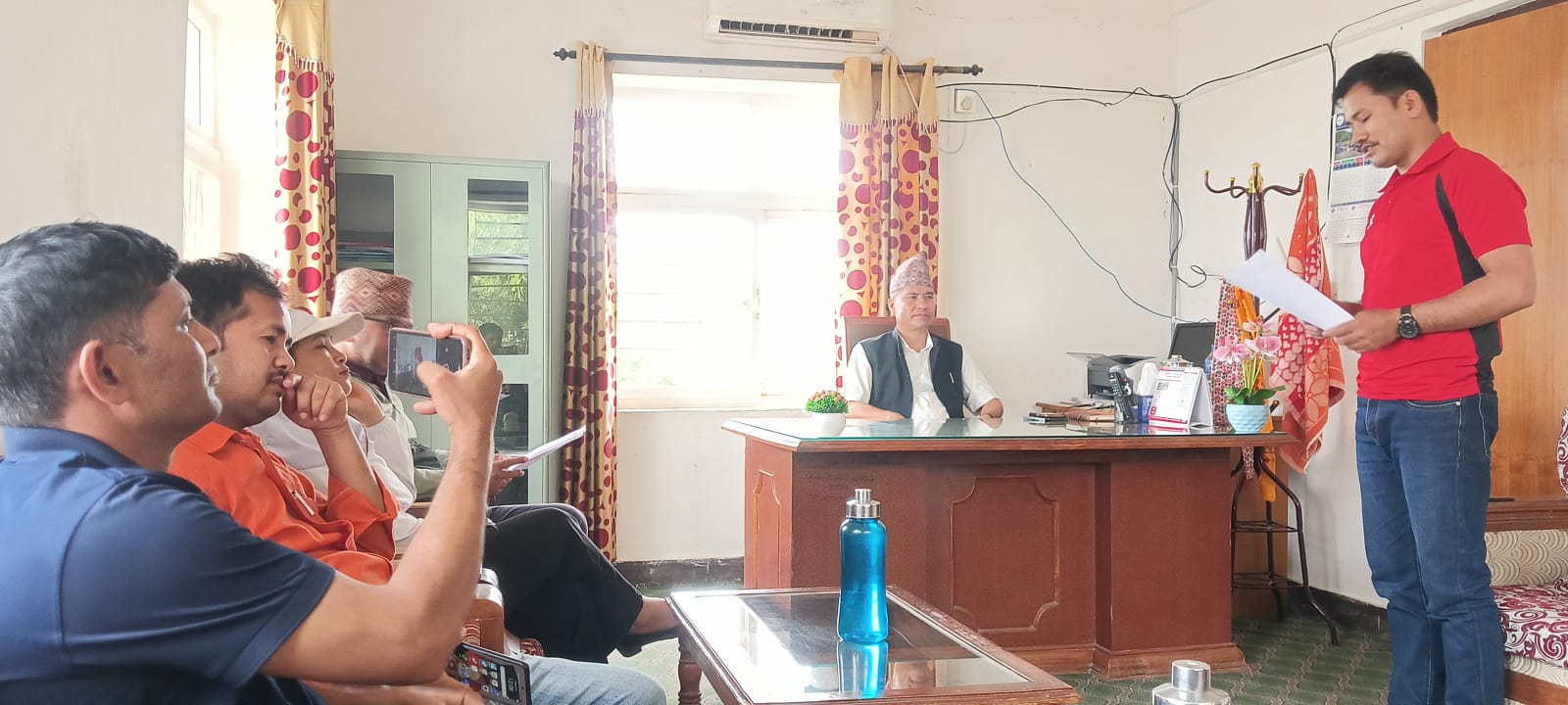 सरकारी विज्ञापनमा विभेदको आरोप, पत्रकार महासंघ रामेछापद्वारा प्रधानमन्त्रीलाई ज्ञापनपत्र