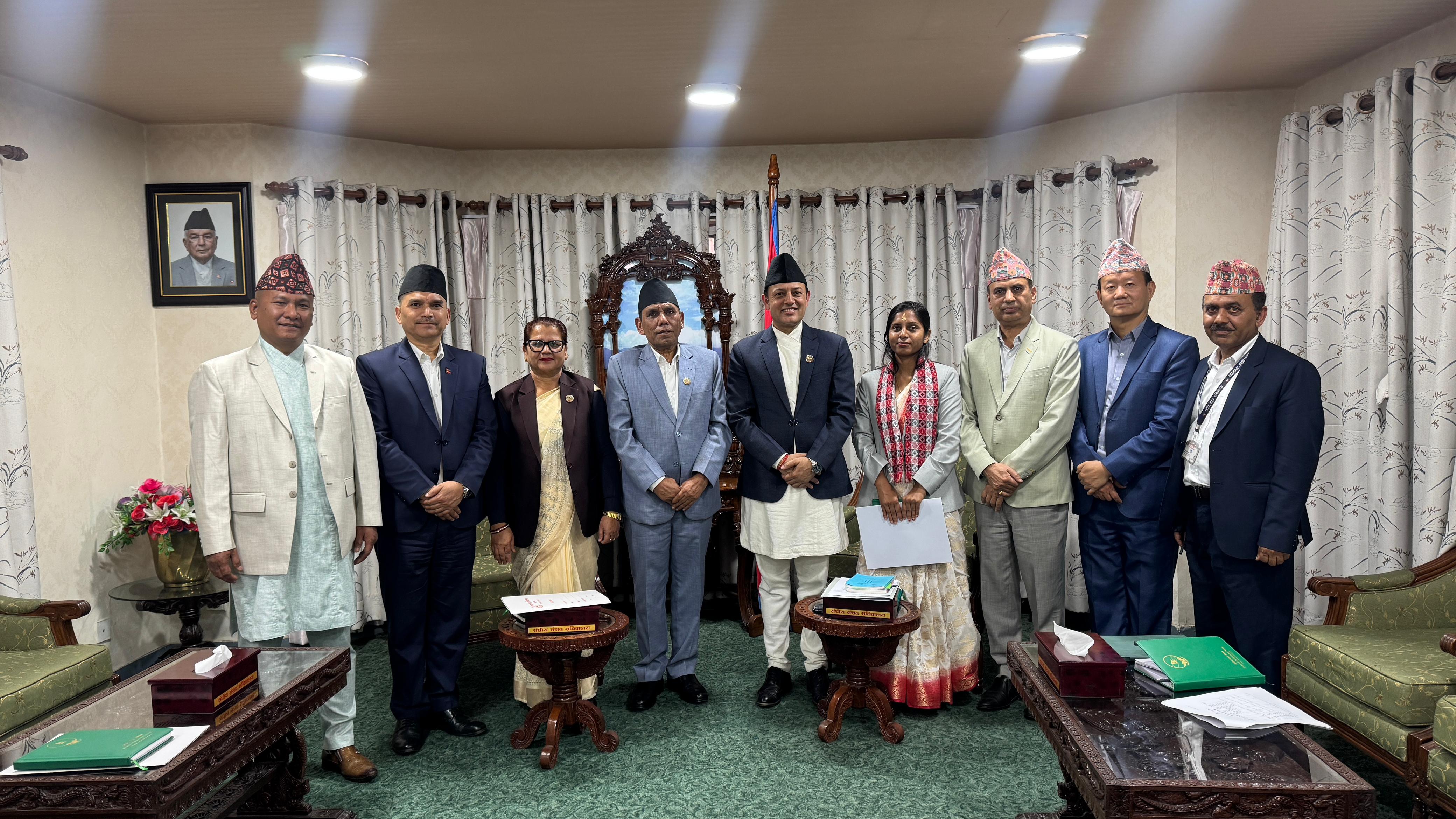 स्वकीय सचिवको योग्यता निर्धारण गर्न सरकारलाई संसदको सिफारिस