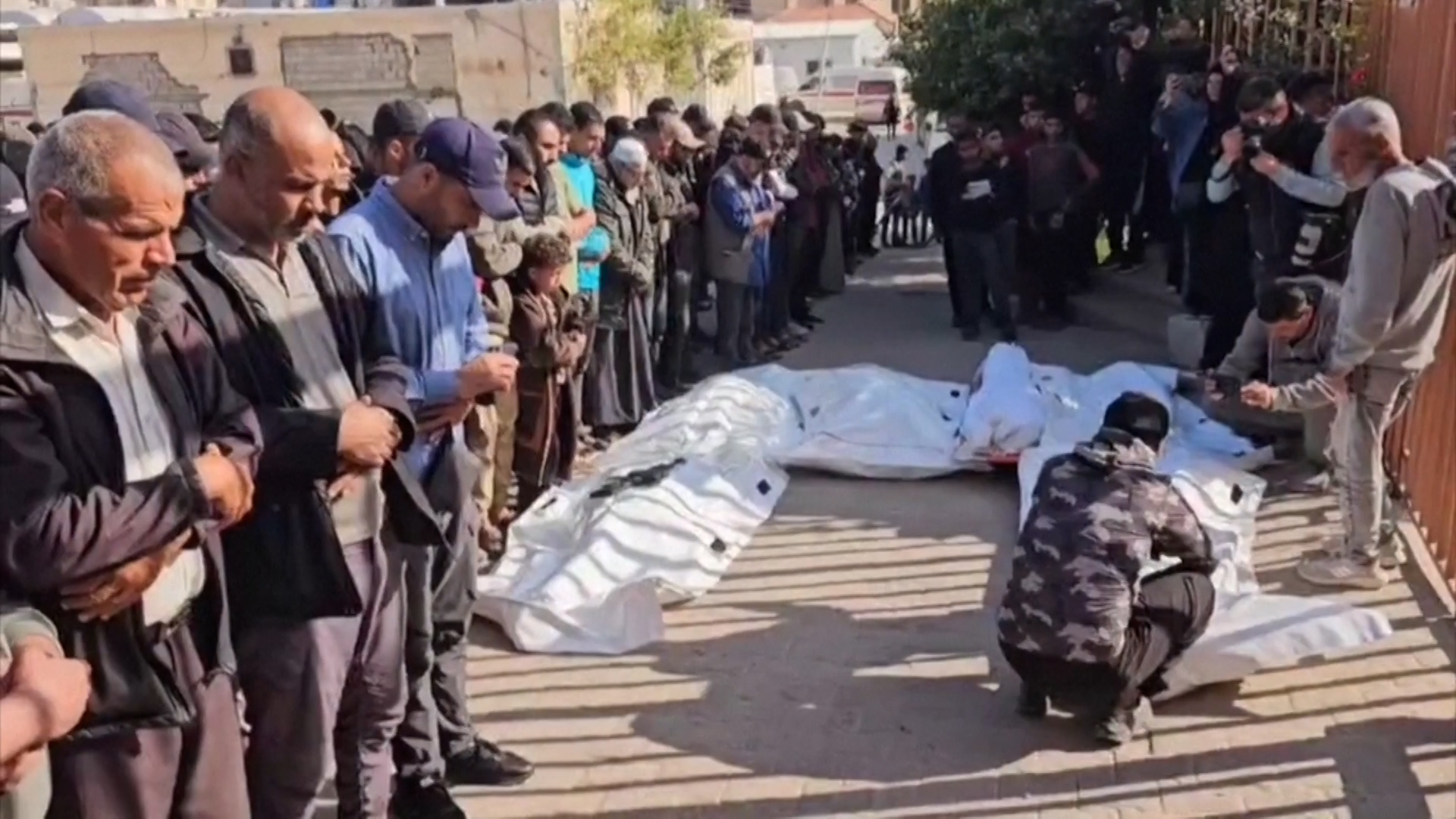 गाजामा इजरायली आक्रमण: छ प्रहरीसहित १२ प्यालेस्टिनीको मृत्यु