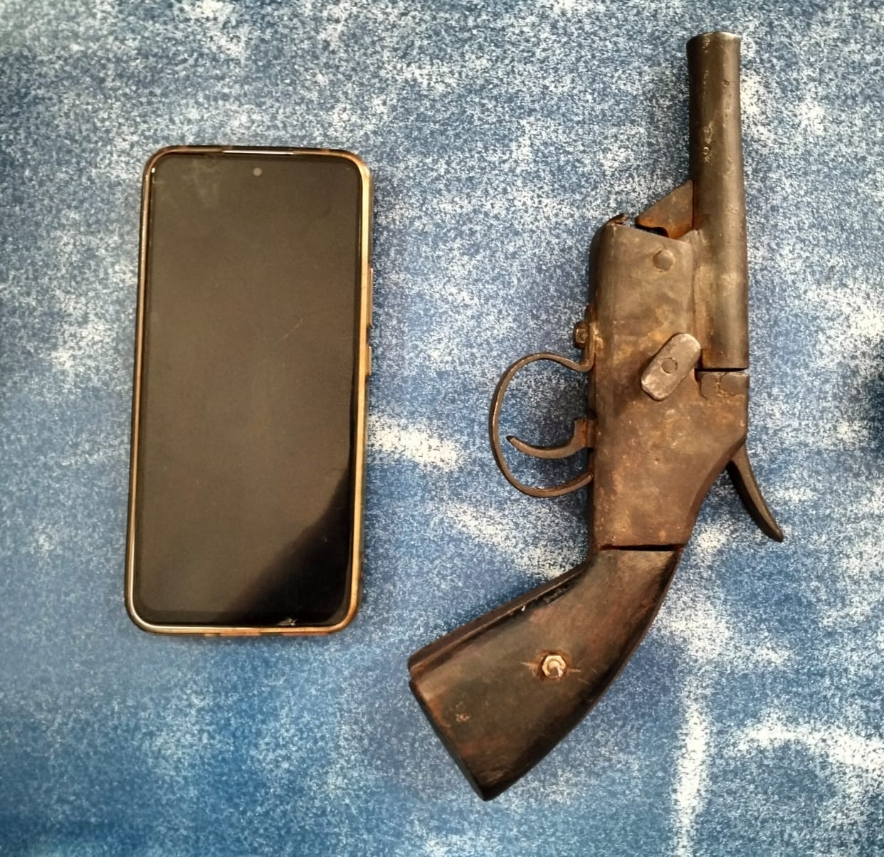 रौतहटमा कटुवा पेस्तोल सहित एक भारतीय नागरिक पक्राउ