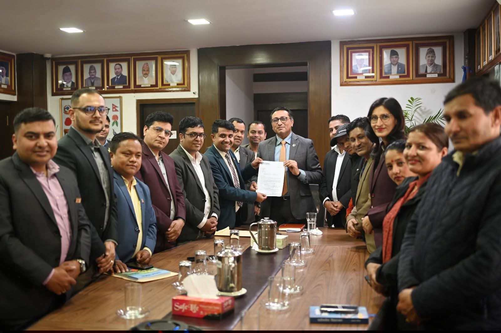 इमानसँग अर्थमन्त्री : सञ्चार क्षेत्रसँग सहकार्य गरेर आर्थिक नीति अघि बढाइने इमानसँग अर्थमन्त्री : सञ्चार क्षेत्रसँग सहकार्य गरेर आर्थिक नीति अघि बढाइने