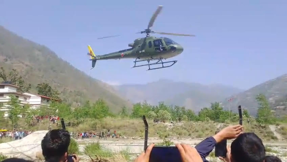 आगलागीमा घाईतेहरुलाई उपचारका लागि हेलिकोप्टरबाट नेपालगन्ज पठाइयो आगलागीमा घाईतेहरुलाई उपचारका लागि हेलिकोप्टरबाट नेपालगन्ज पठाइयो