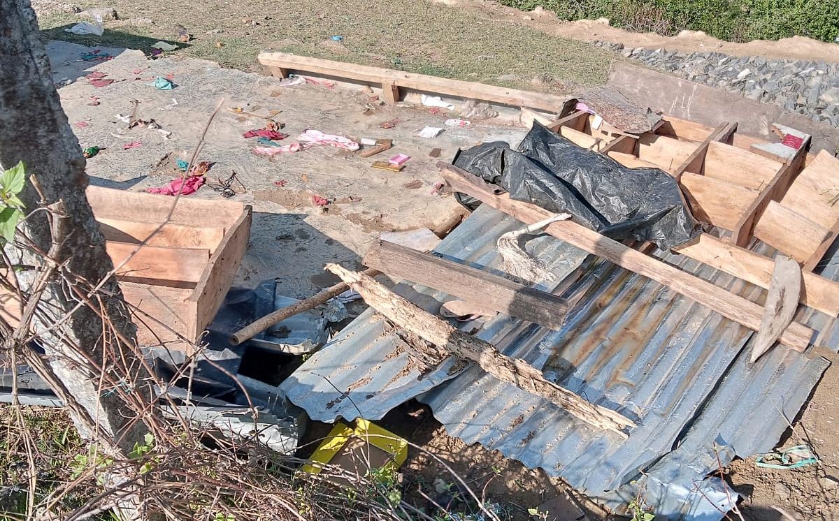 बाजुरामा हावाहुरी, चट्याङ र पहिरोबाट विभिन्न ठाउँमा क्षति