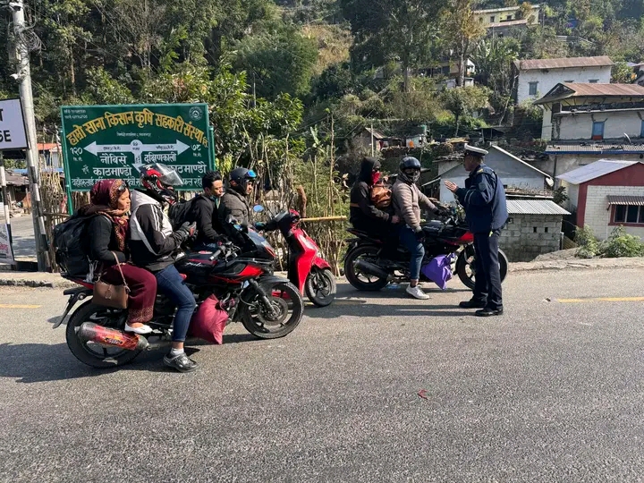 भैँसेमा ट्राफिक हवलदार रोशननाथमाथि गम्भीर आरोपः दादागिरी, अवैध असुली र धम्कीको गुनासो